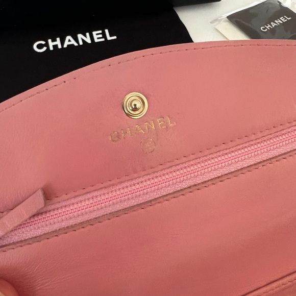 Chanel Wallet on Chain WOC in Pink Caviar - Picture 5 of 8
